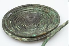 Foto von Bronzedoppelspiralnadel (NHMW-PRAE-035769)